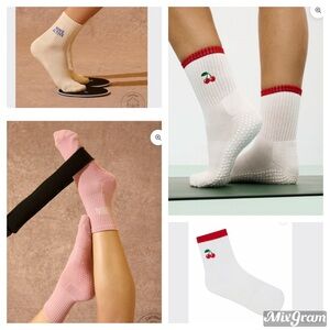 Bundle (3) MoveActive Grip yoga Pilates Non-Slip Socks M NEW $60